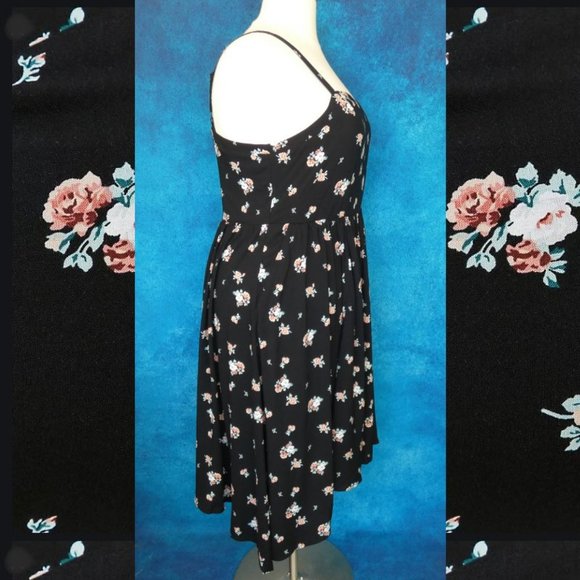 NWT Torrid Black Floral Challis Sharkbite Dress 2X - Picture 9 of 13